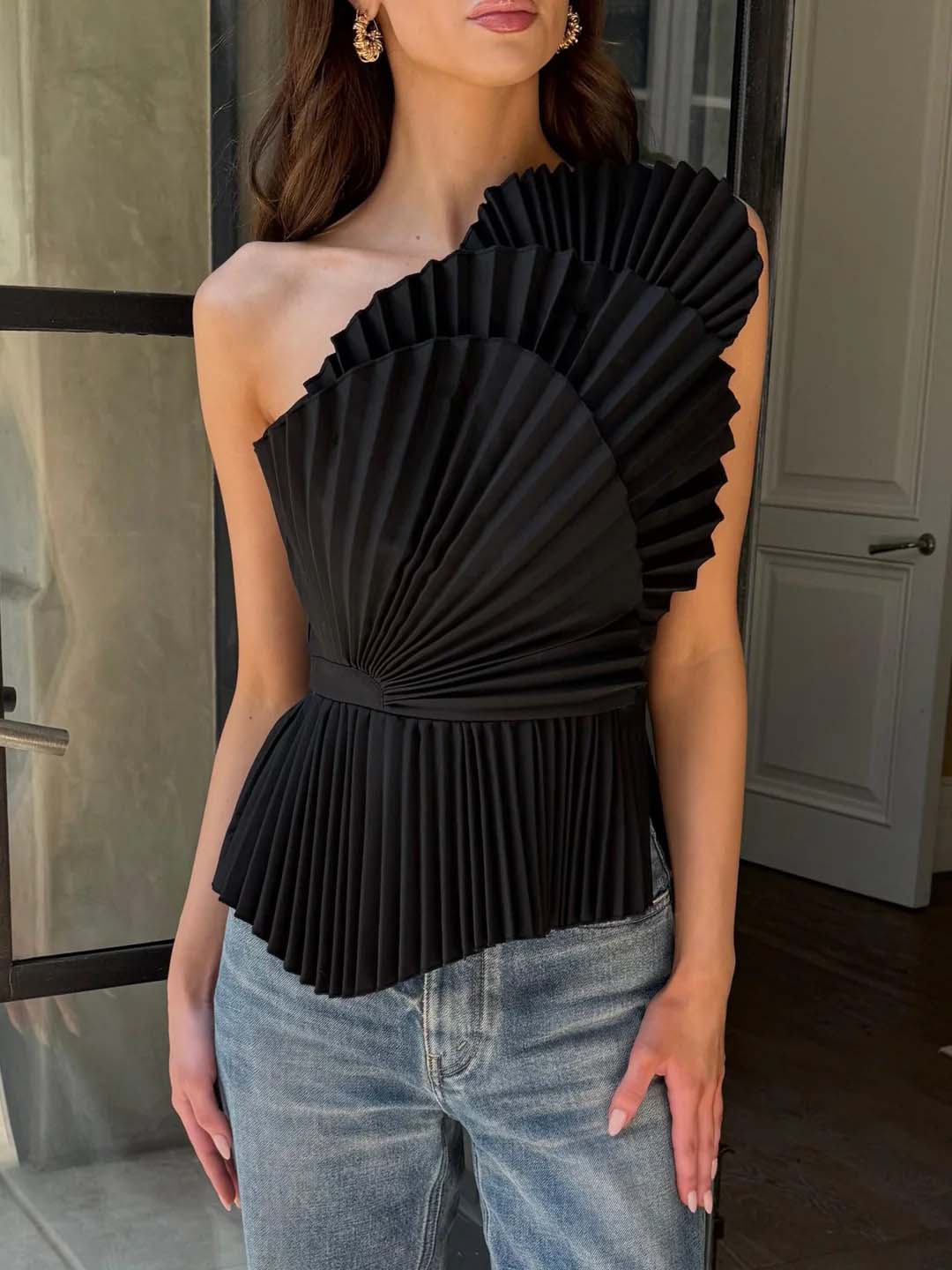 Elegant One-shoulder Pleated Top And High-waisted Pants Set