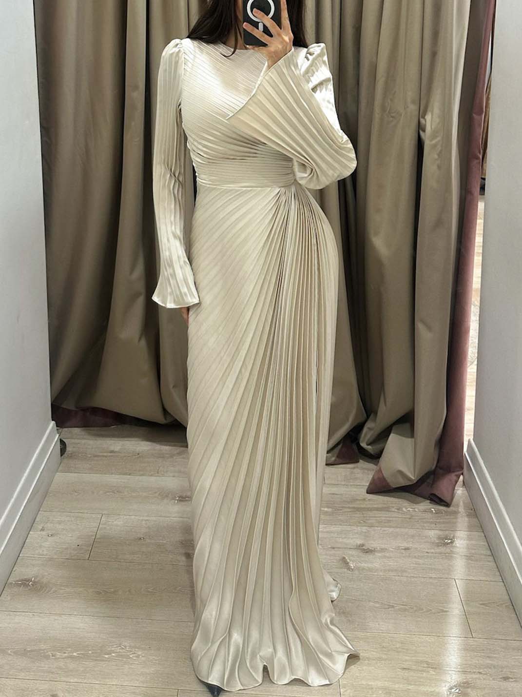 Elegant Pleated Long-sleeved Maxi Dress
