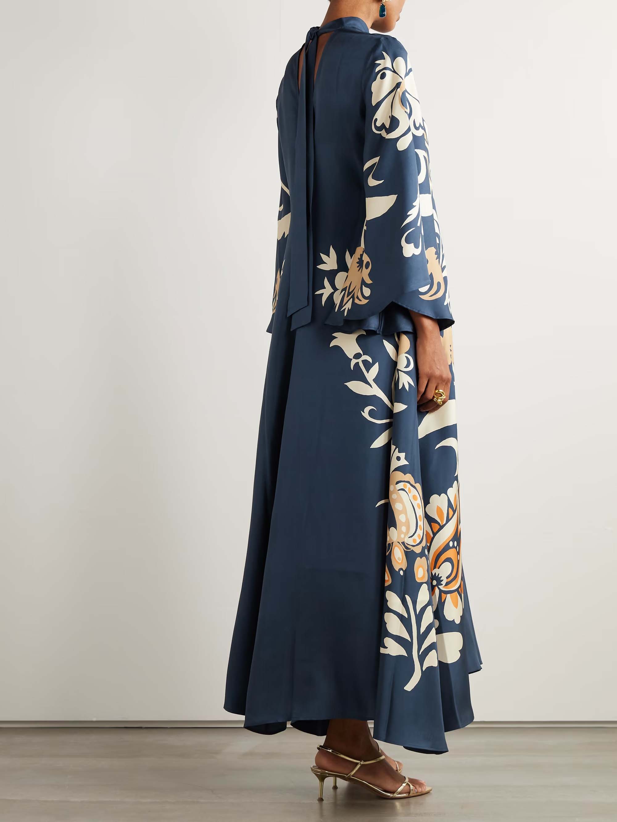 Vintage Floral Print Neckline Flowy Maxi Dress