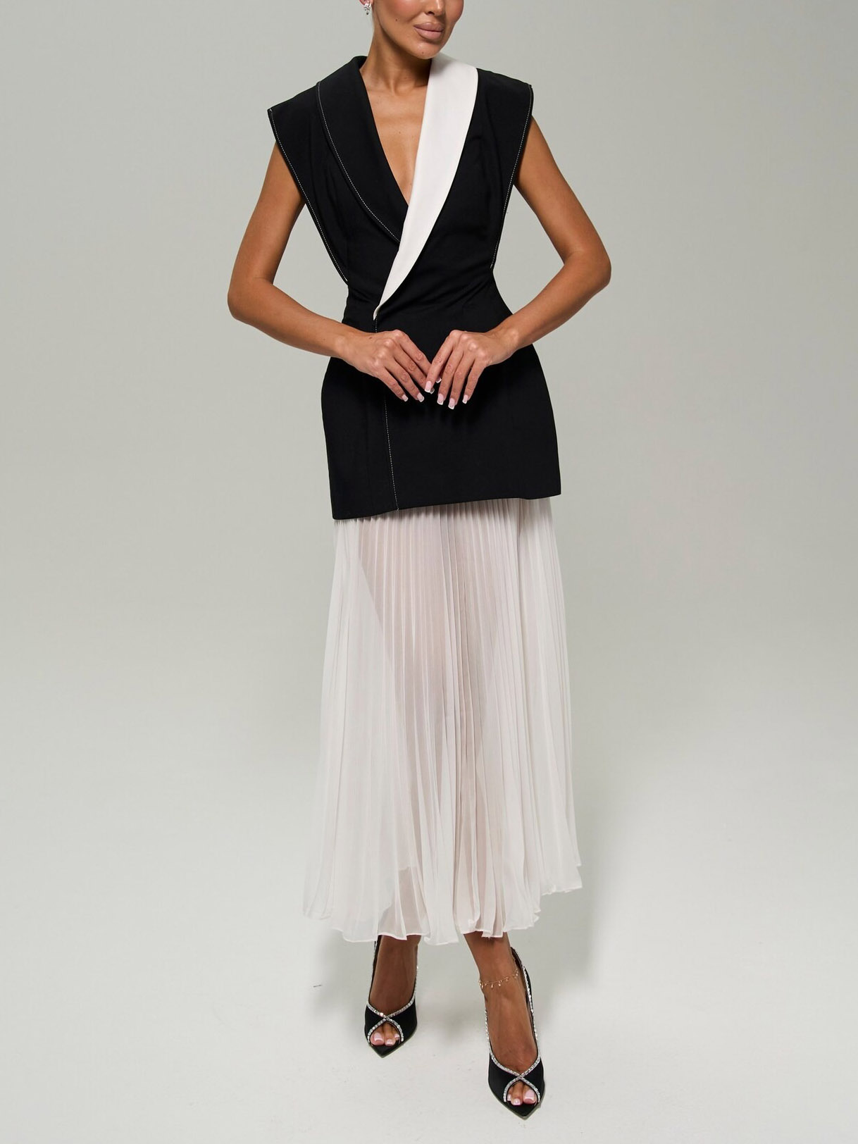 Elegant Contrast Lapel Sleeveless Blazer