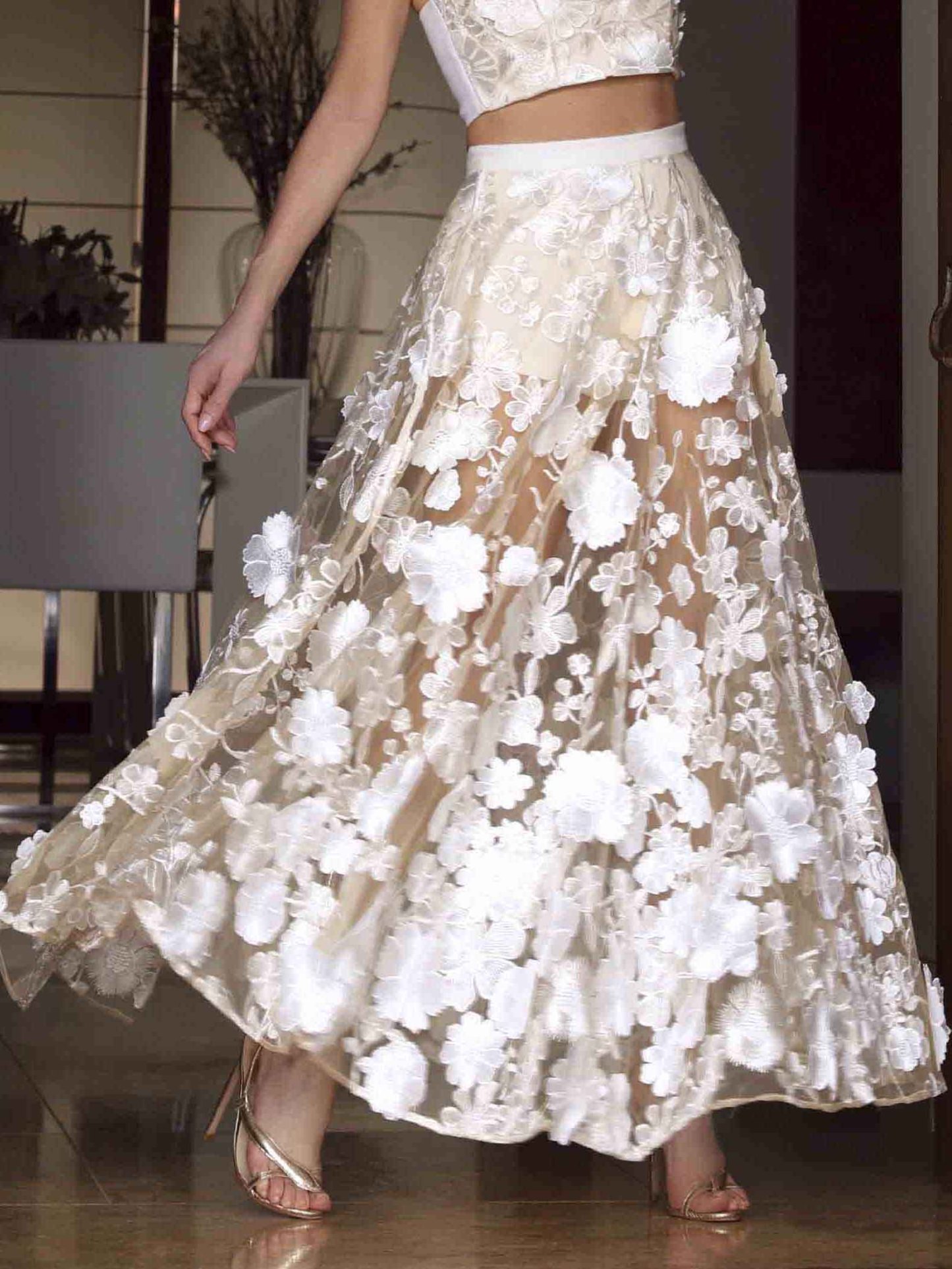 Elegant Strapless Floral Lace Crop Top & Maxi Skirt Two-Piece Set