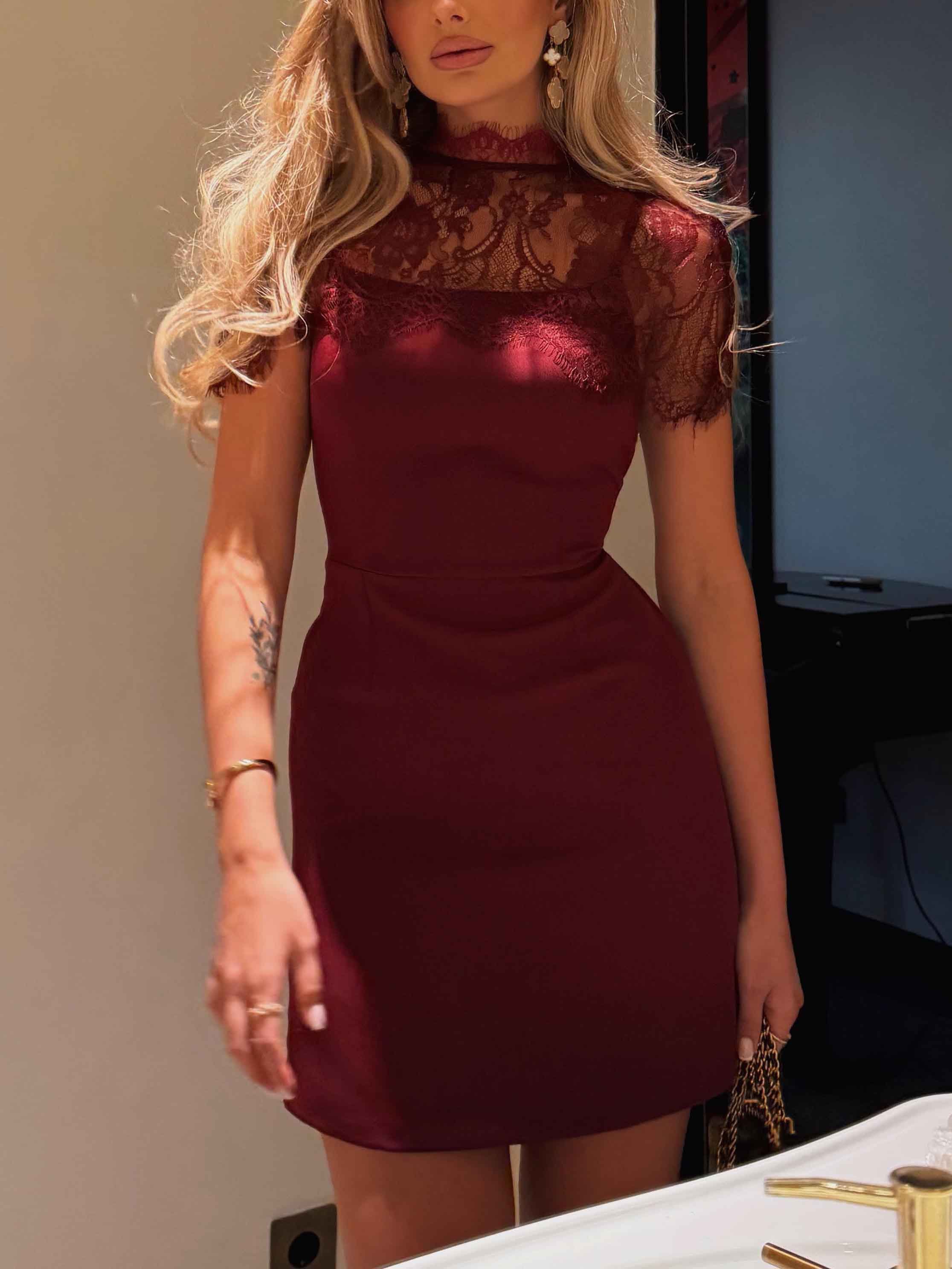 Elegant Lace Short-sleeved Mini Dress