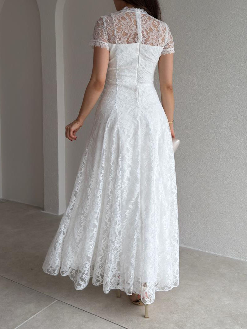 Elegante vestido largo de corte A con encaje floral y tul transparente