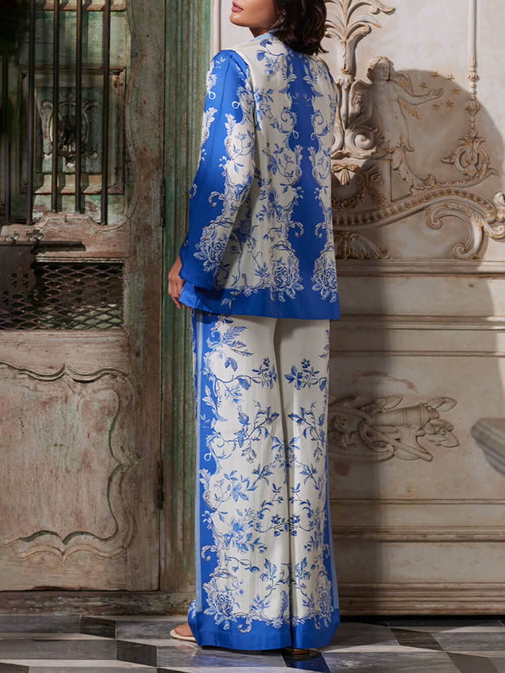 Chic Neckline Digital Print Flared Sleeve Shirt