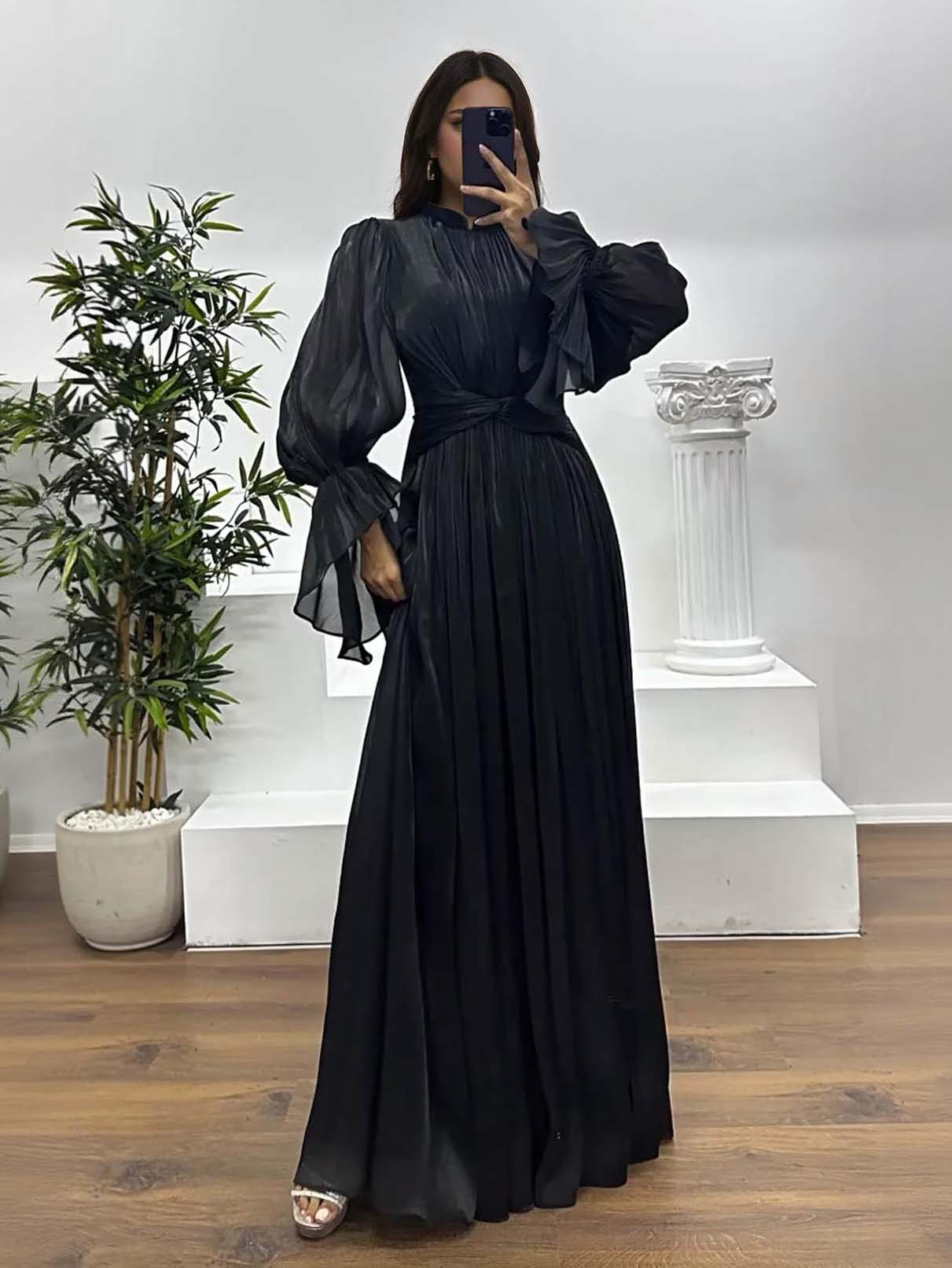 Elegant Pleated Flowy Long-Sleived Maxi Dress