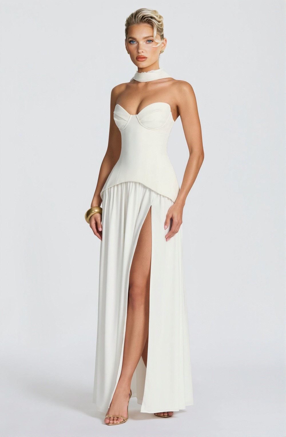 Vestido Maxi de Fiesta con Escote Corazón Elegante y Abertura Alta