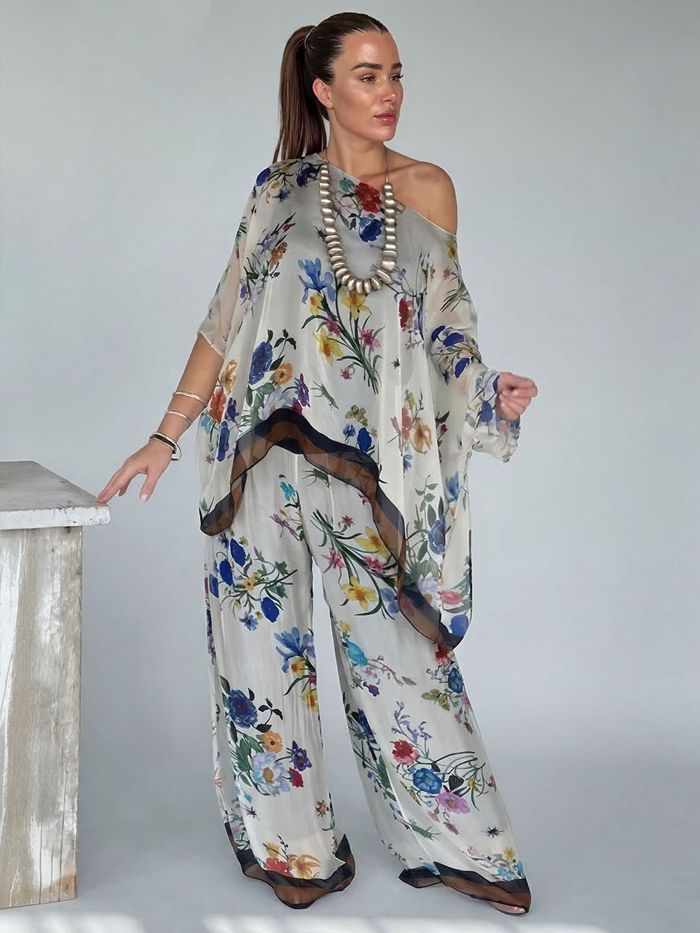 Elegant průhledný květinový potisk asymetrický top na jedno rameno a široké kalhoty set