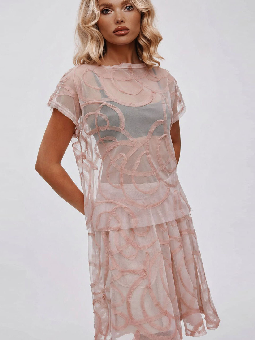 Elegante conjunto de dos piezas con falda de tul jacquard