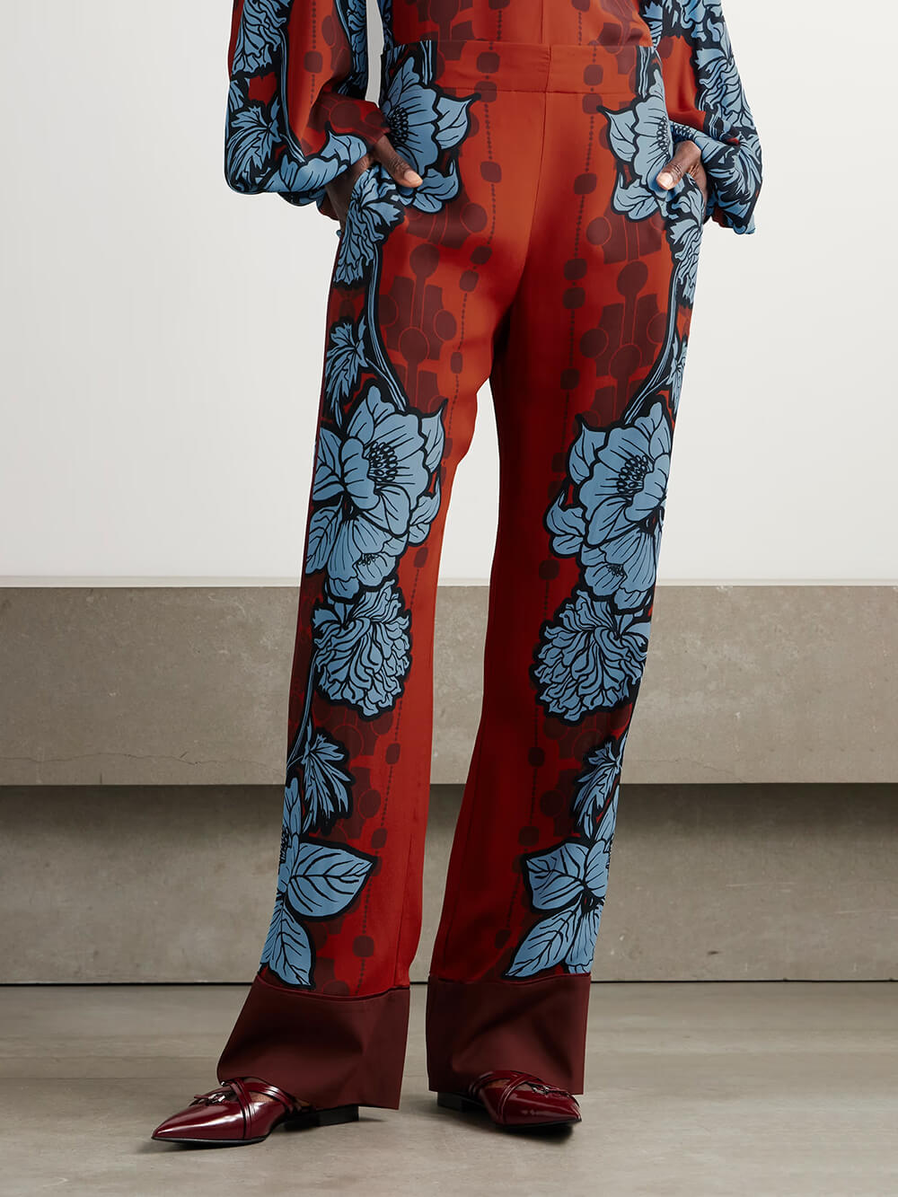 Unique Color-Block Floral Print Satin Piped Pocket Pants