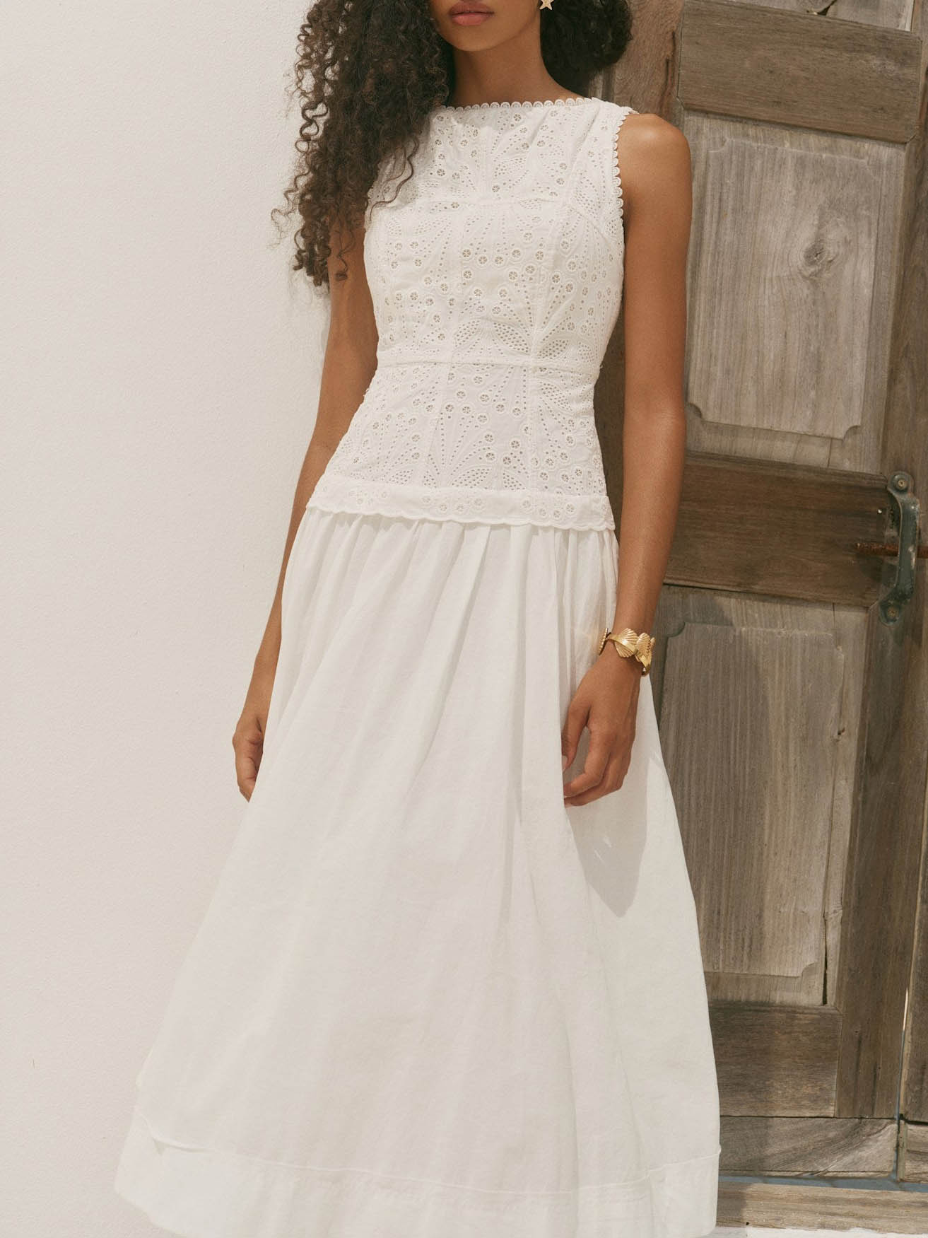 Elegant Sleeveless Lace Panel Midi Dress