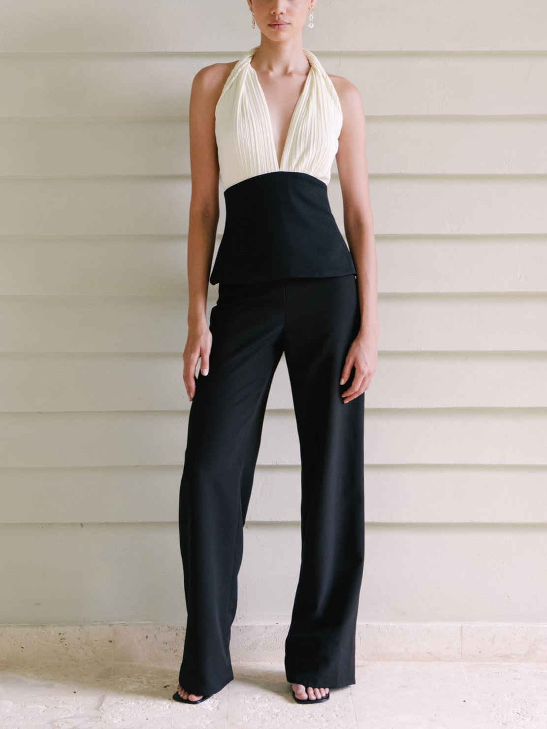 Elegant Pleated Holder Corner Top Two Piece Set