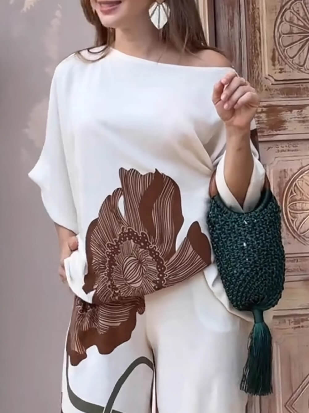 Retro Floral Print Batwing Sleeves Loose-fitting Top