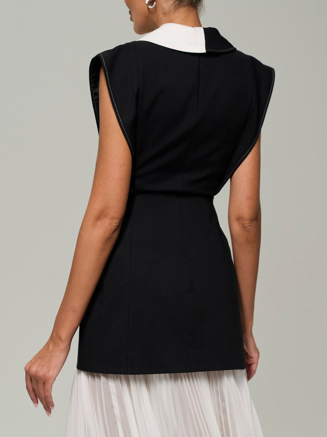 Elegant Contrast Lapel Sleeveless Blazer