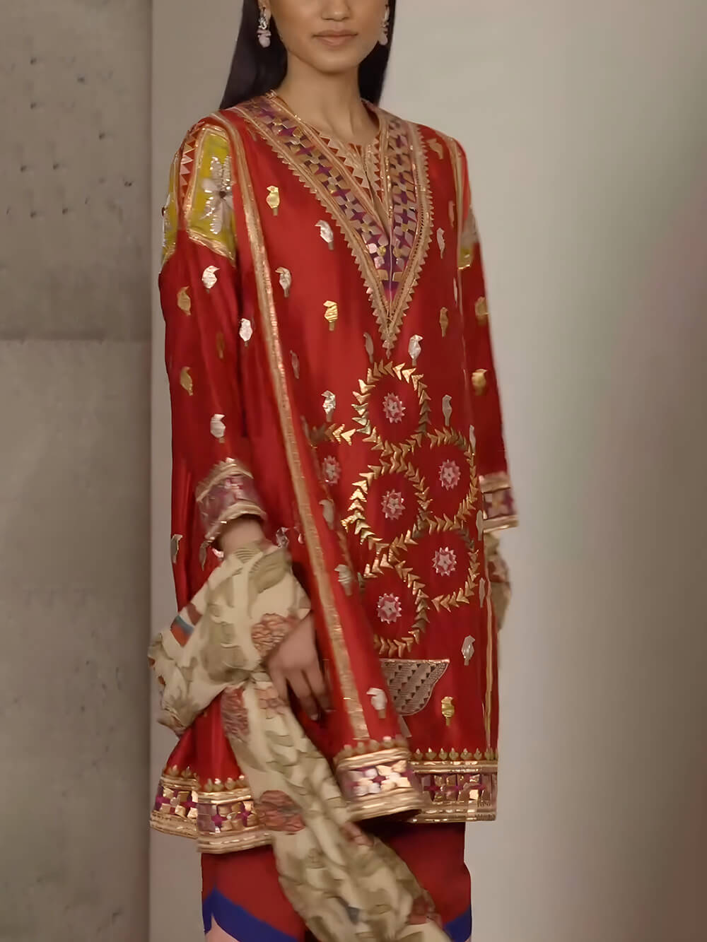 Unique Ethnic-Print Loose Mid-Length Top