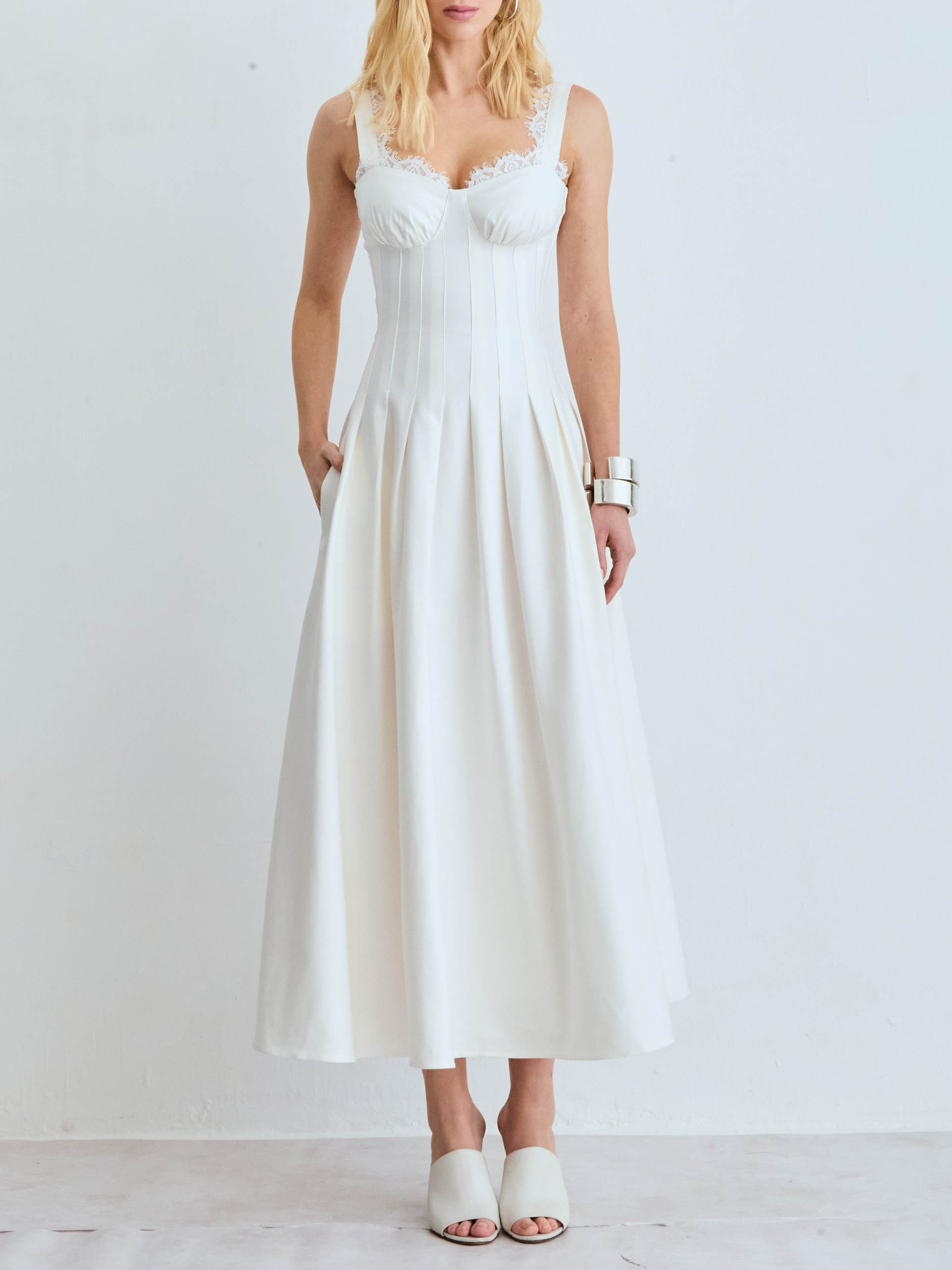 Elegant Lace V-Neck Bodycon Midi Dress