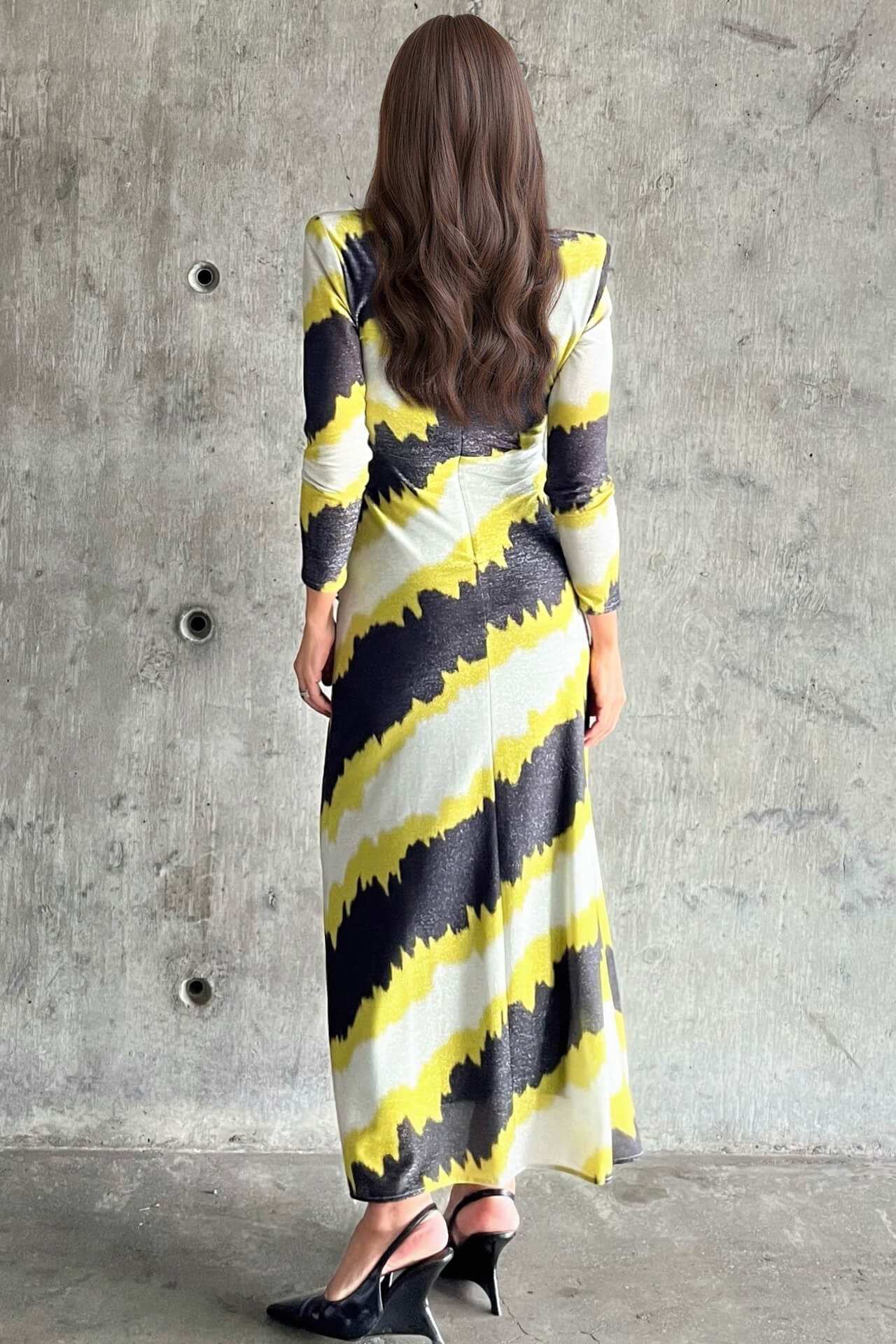 Elegant Wave Print V-Neck Waist-Cinching Maxi Dress