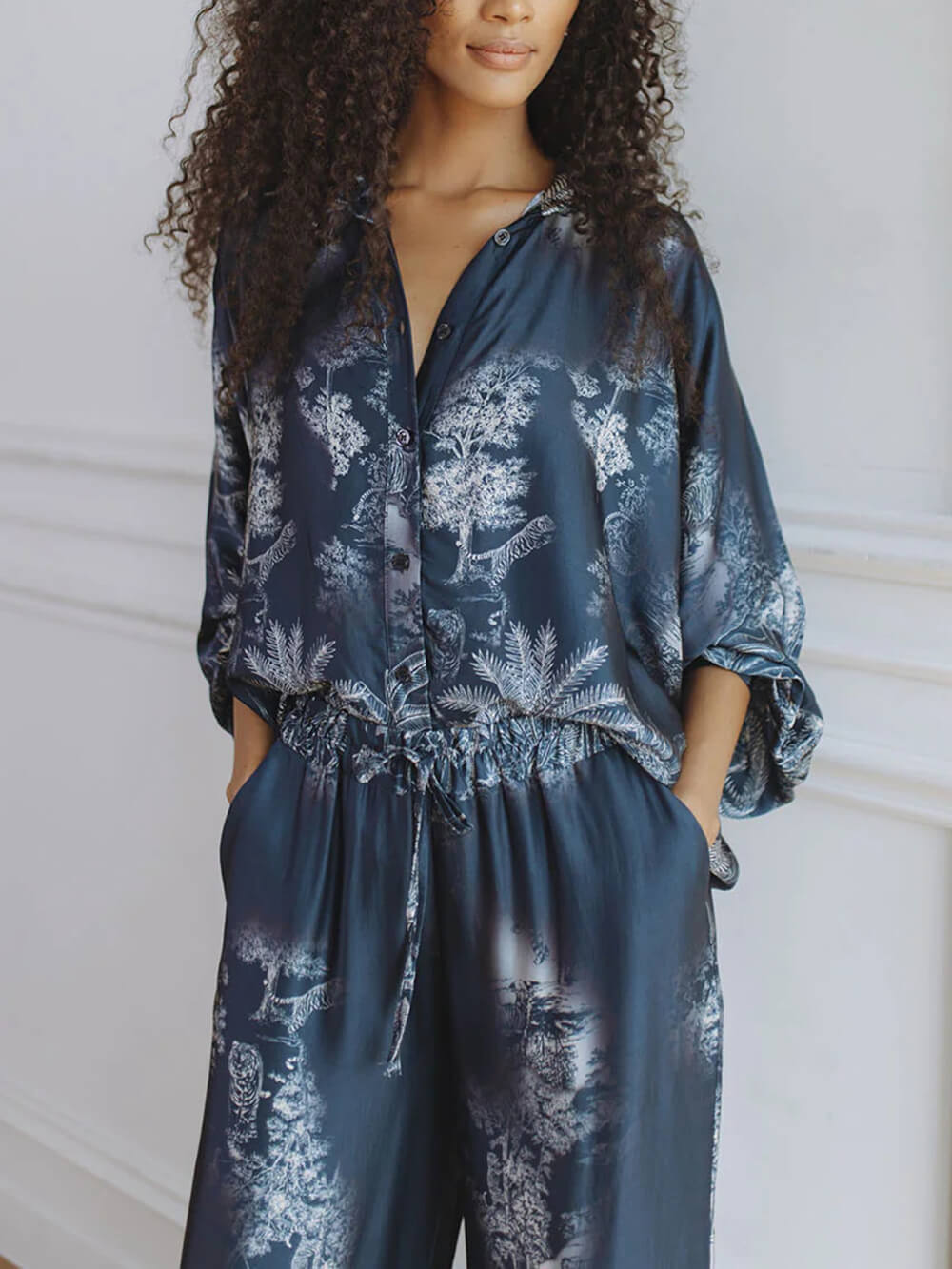 Unique Navy Blue Floral Print Loose-fitting Top with Elastic Waist and Wide-leg Pants Set