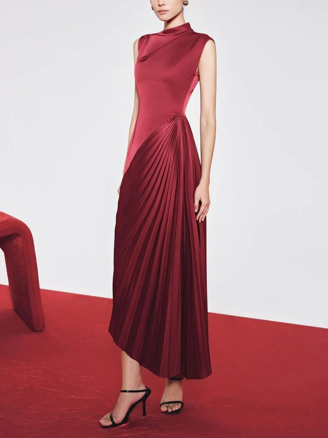 Elegant Sleeveless Pleated Maxi Dress