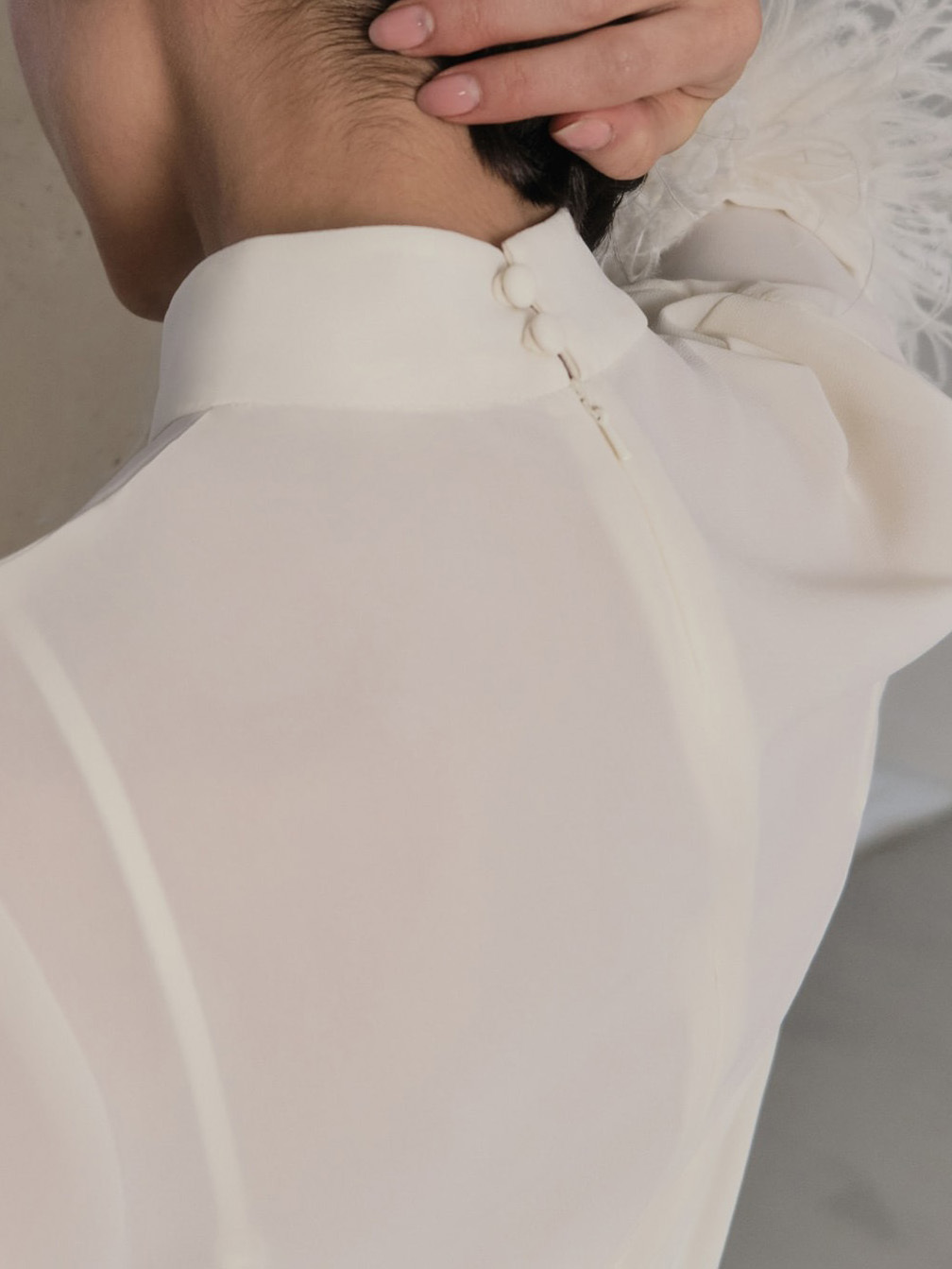 Elegant High-Neck Feather Cuff Chiffon Midi Dress