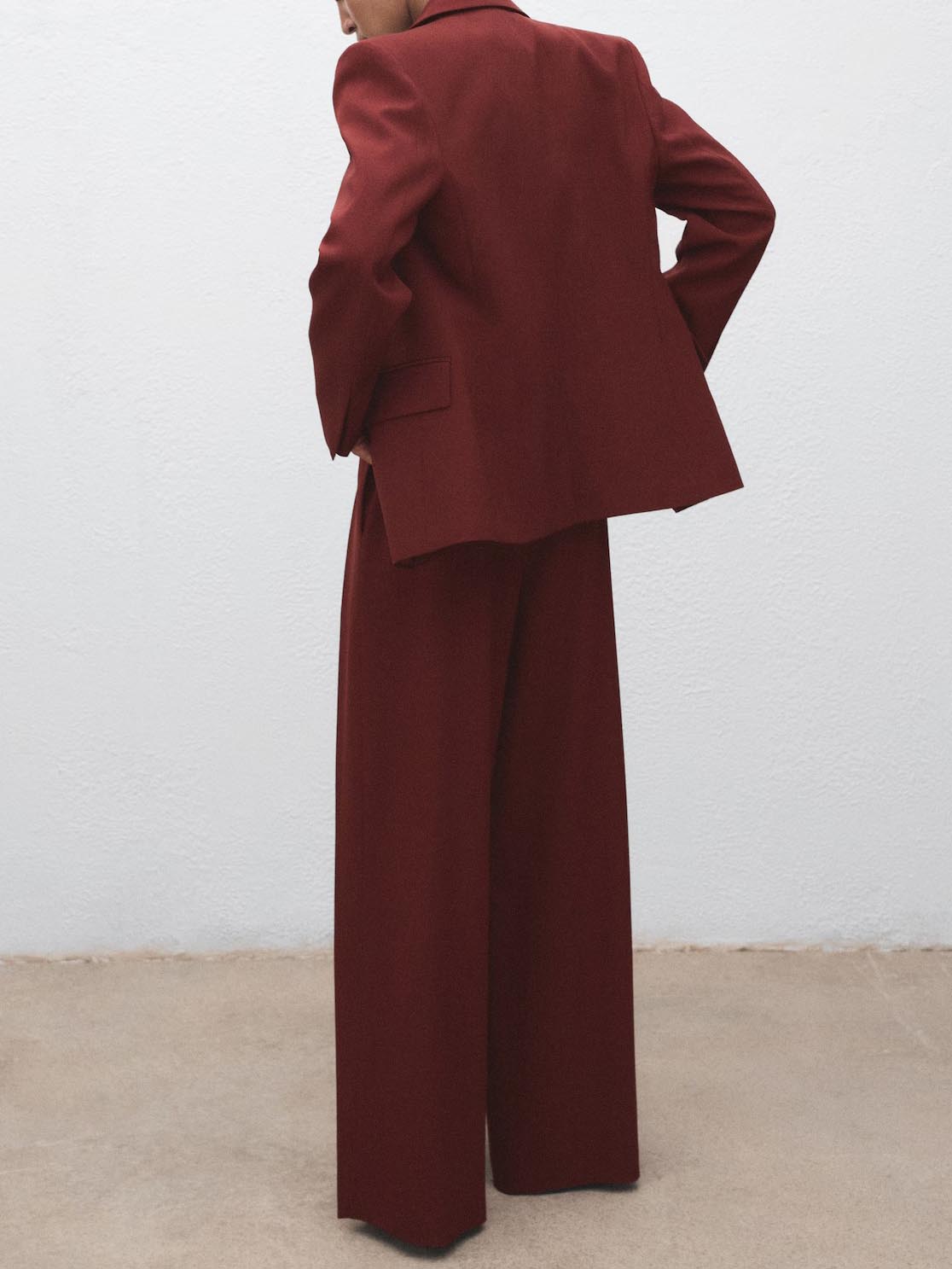 Elegantly Tailored Single-Button Red Blazer