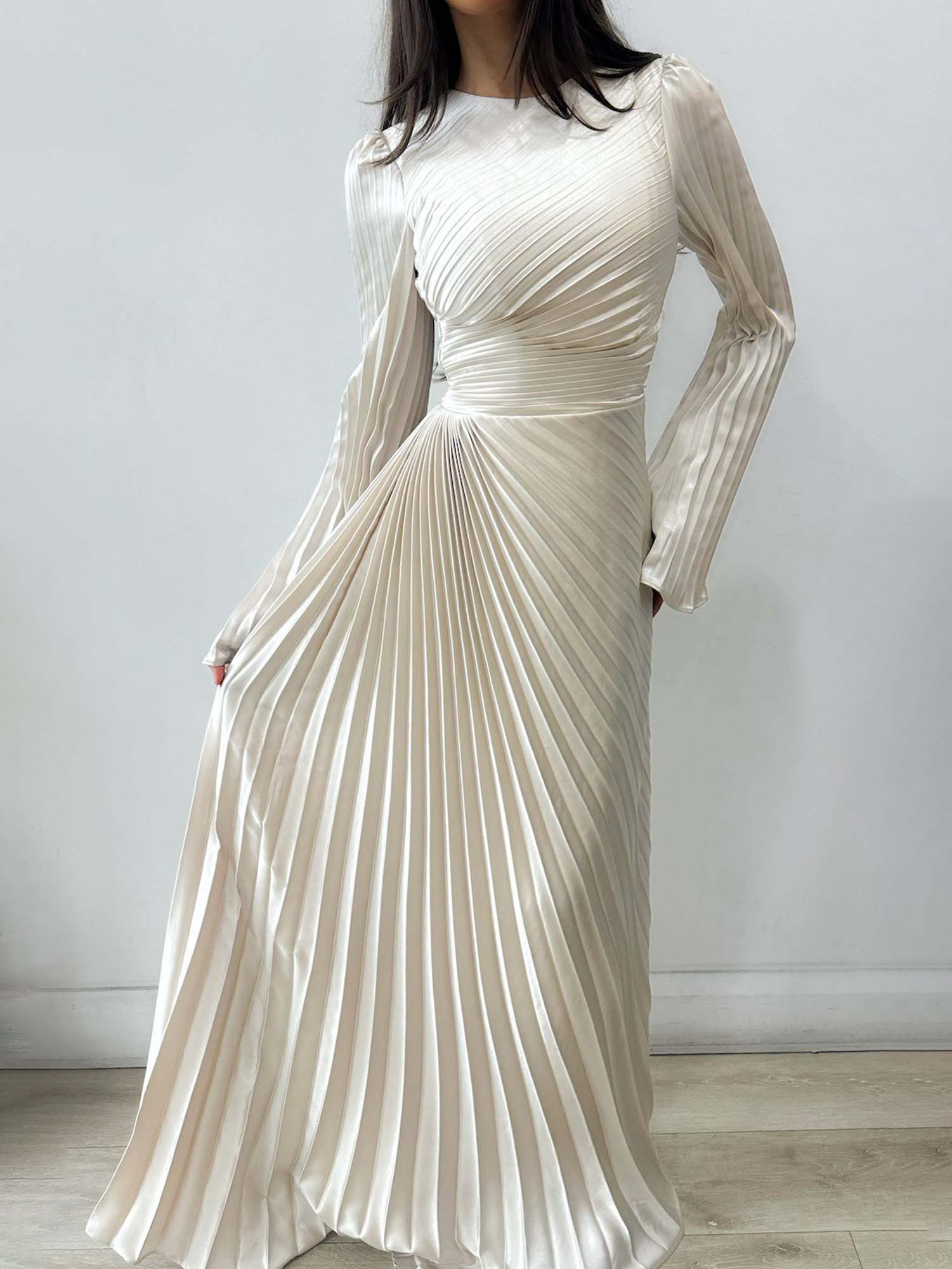 Elegant Pleated Long-sleeved Maxi Dress