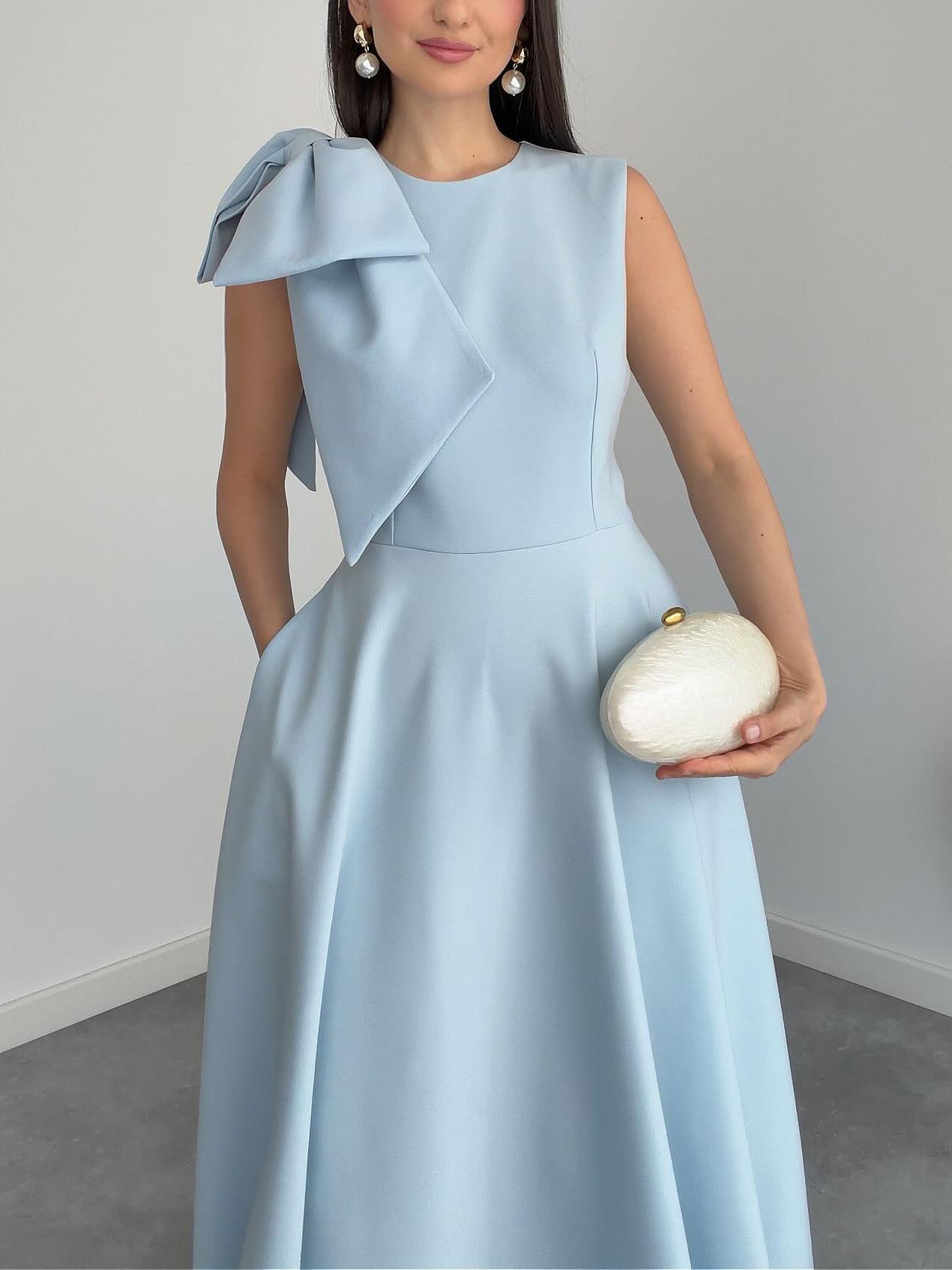 Elegant Sleeveless Bow Detail Slim-Fit Midi Dress