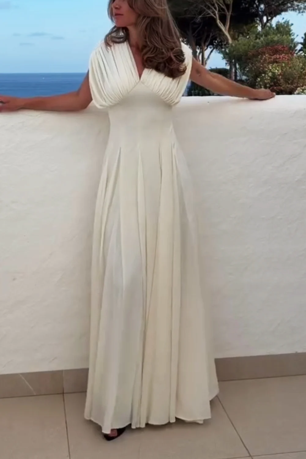 Elegant Pleated Bodice V-Neck Flowy A-Line Maxi Dress Evening Gown