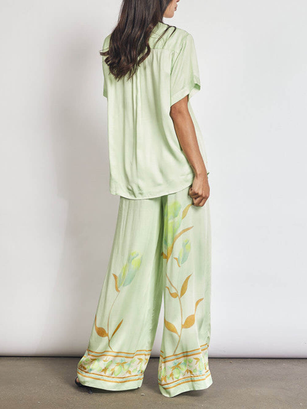 Chic Soft Drape Unique Tulip Print Short Sleeve Shirt