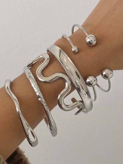 Minimalist Irregular Curve Bracelet