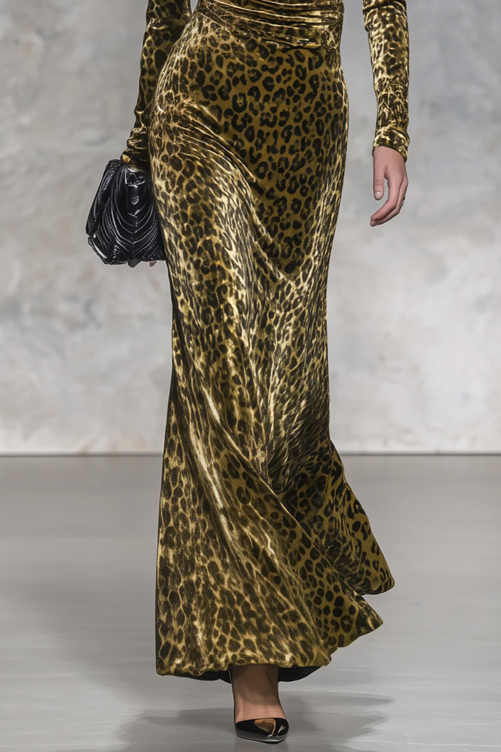 Vintage style Casual Elegant Long Velvet Leopard-print Skirt With Raw-edge Paneling