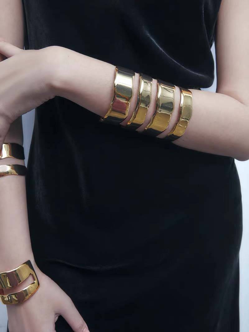 Minimalist Double-loop Bracelet