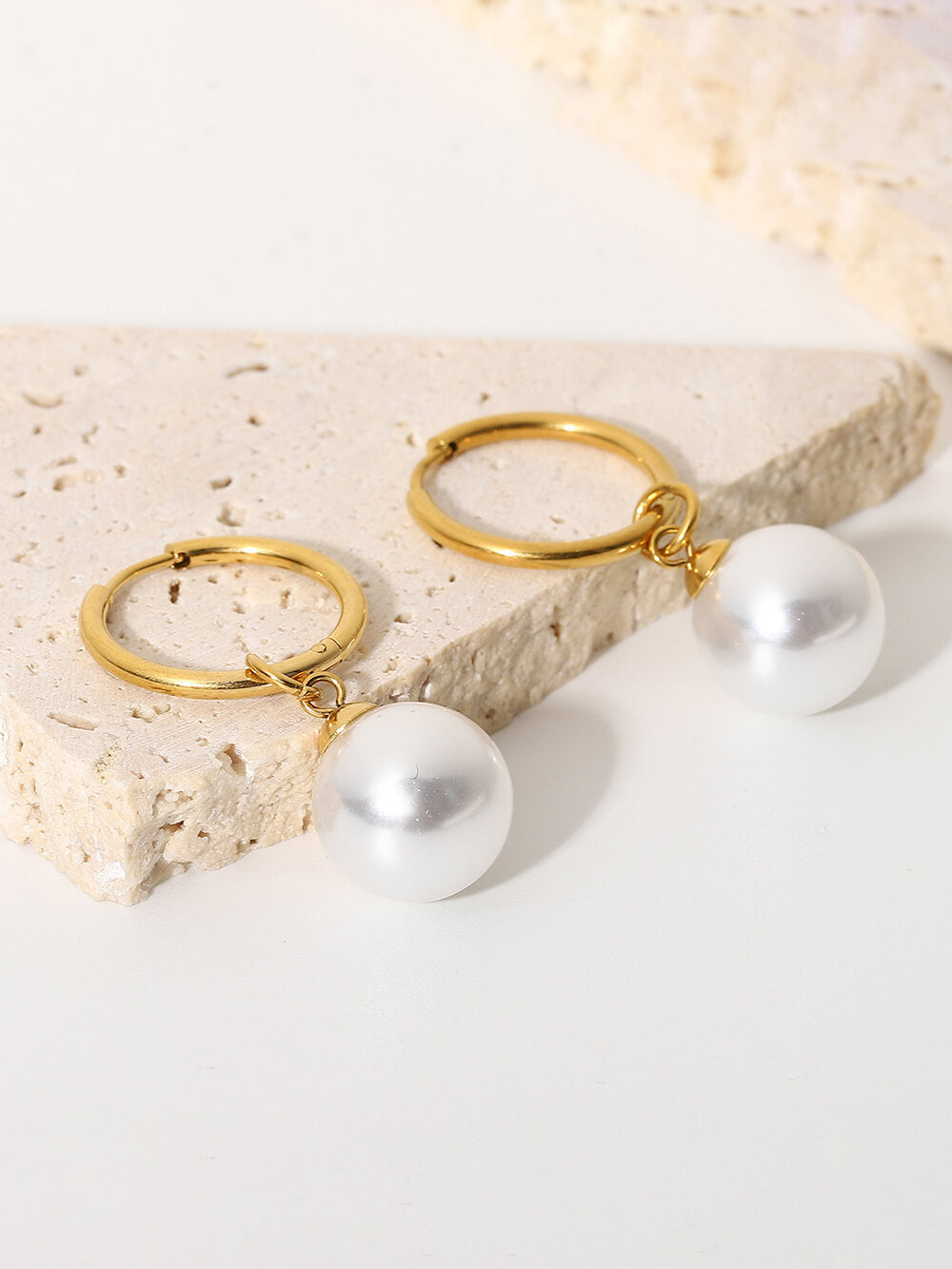 Gemstone Freshwater Pearl Vintage goddess Earrings: Simple and Chic