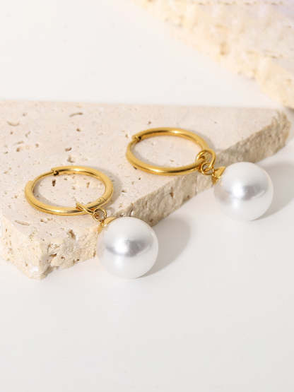 Gemstone Freshwater Pearl Vintage goddess Earrings: Simple and Chic