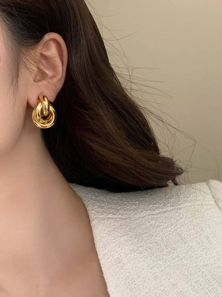 Minimalist Circle Earrings