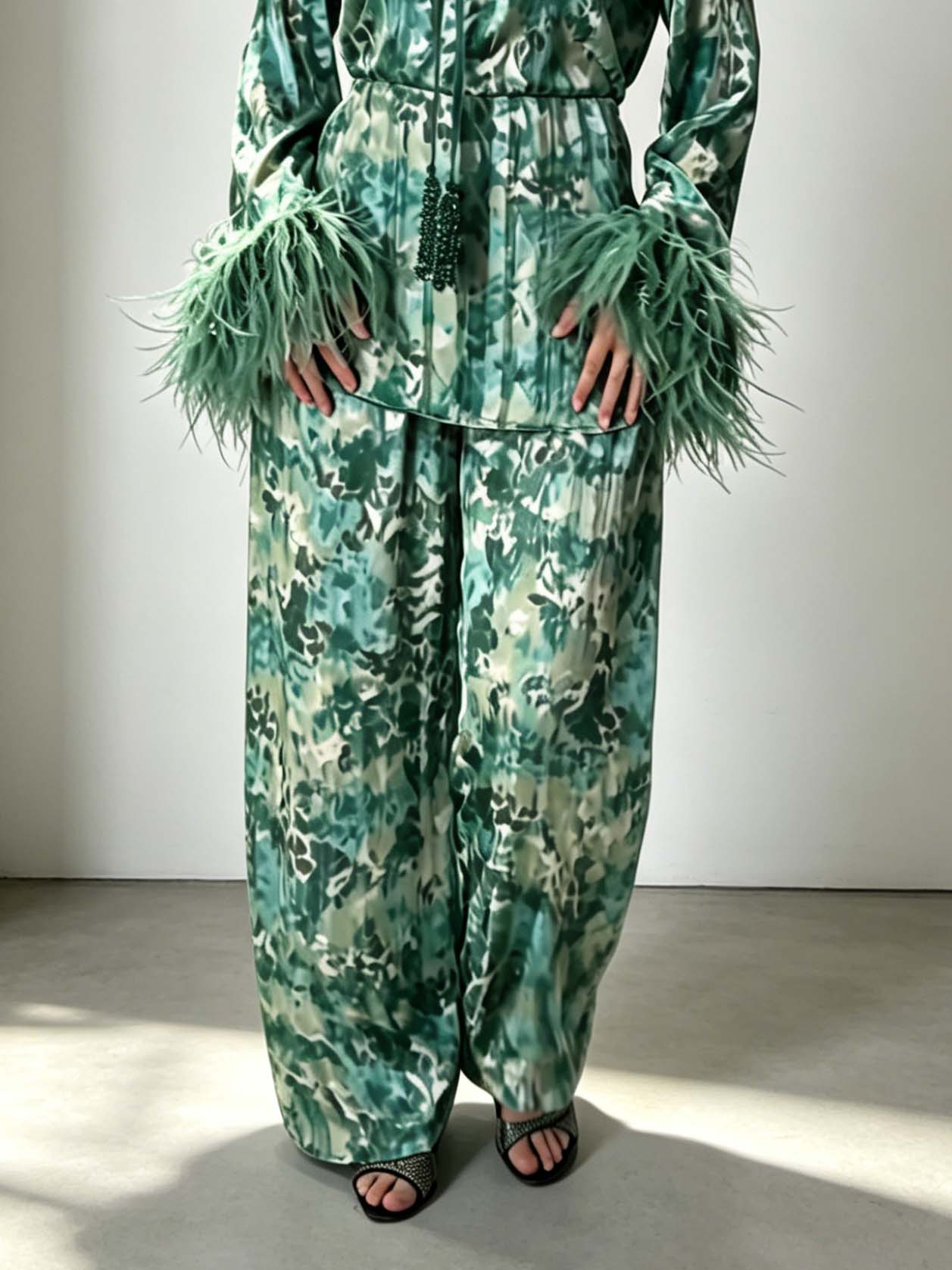 Exquisite Watercolor Print Feather Cuff Tie Shirt