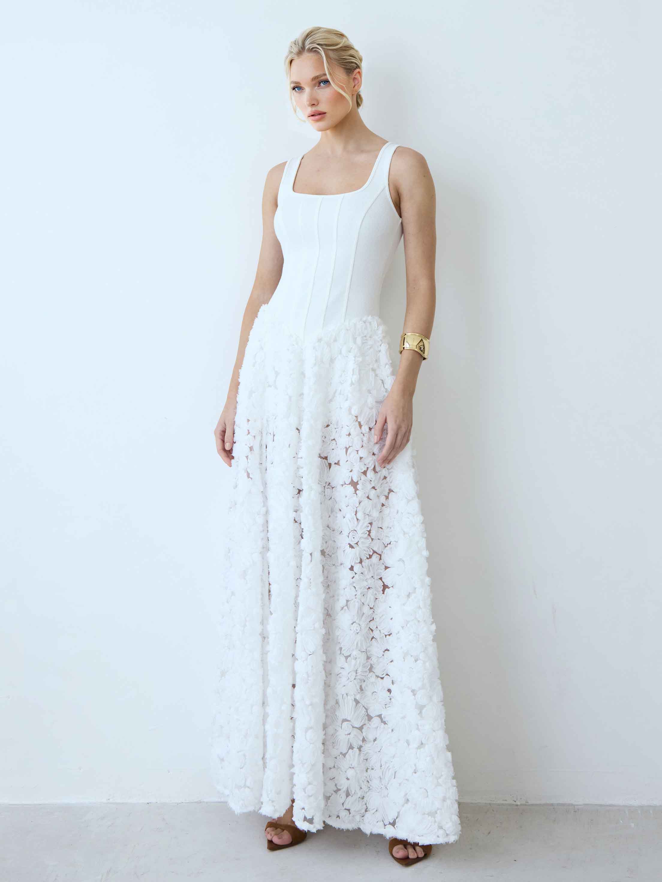 Elegant Square-neck Fitted Lace Maxi Dress