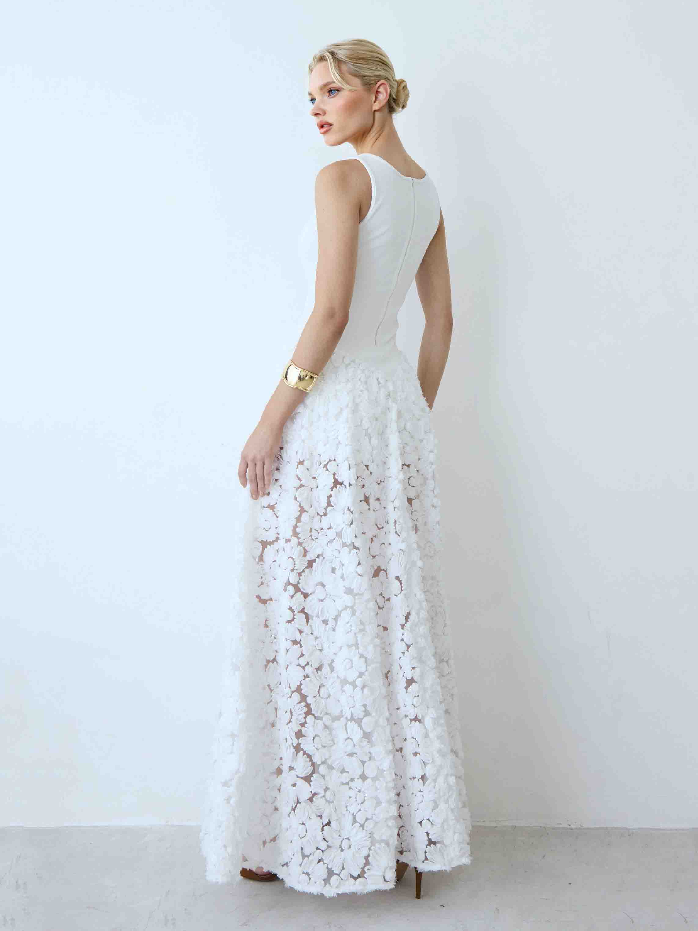 Elegant Square-neck Fitted Lace Maxi Dress