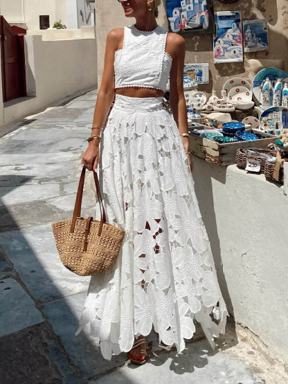 Elegant Hollow Floral Lace Cropped Tank Top