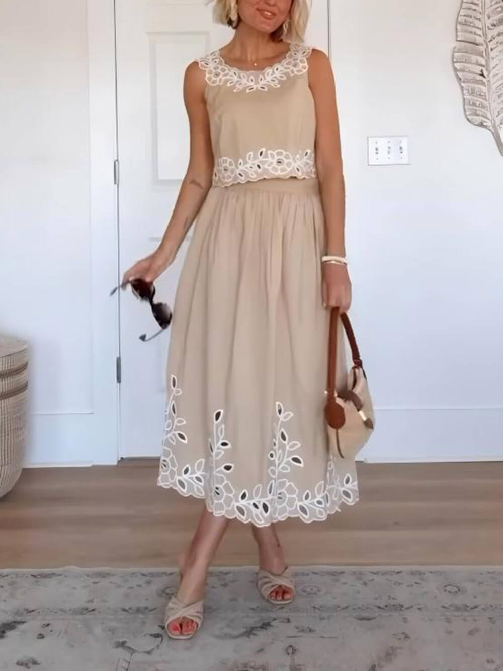 Exquisite Floral Eyelet Sleeveless Tank Top