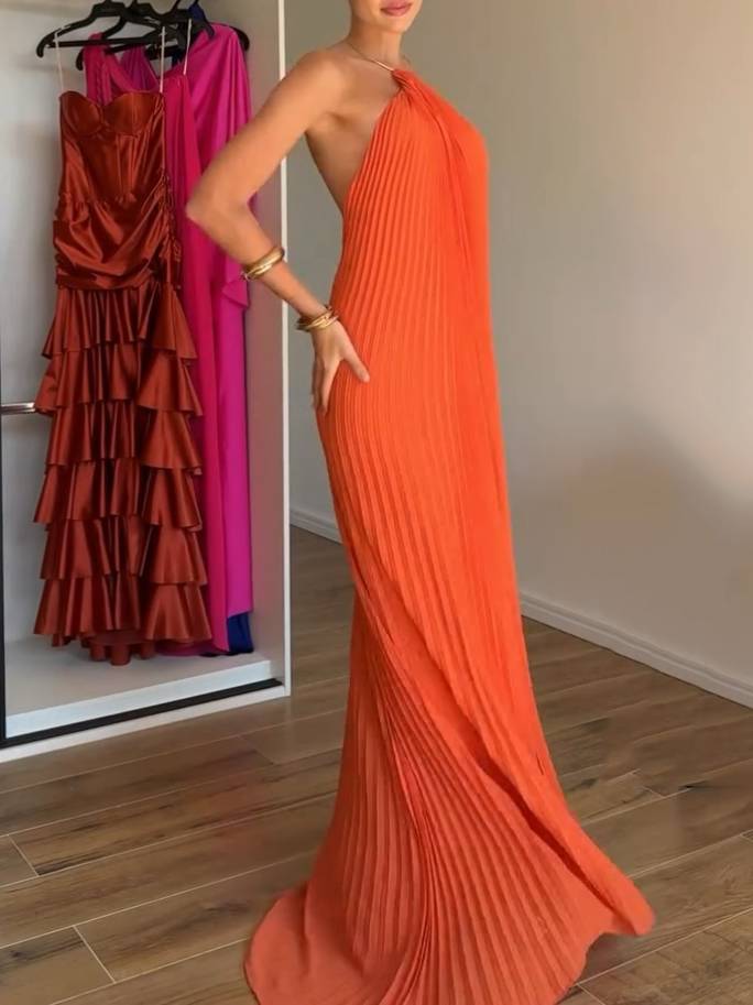 Minimalist Metal Choker Pleated Maxi Dress