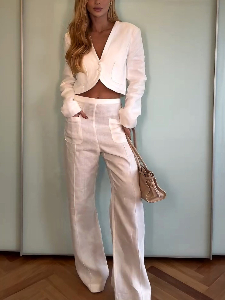 Elegant High-Waisted Wide-Leg Trousers With Patch Pockets