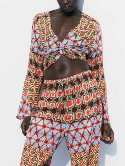 Retro Vitality Folk Style Printed Twisted Short Shirt