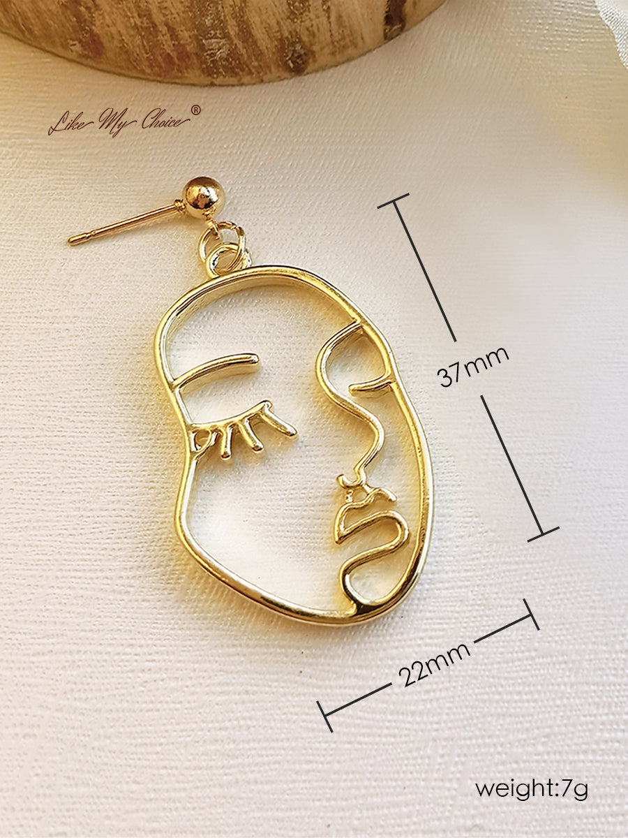 Pendientes colgantes modernos con rostro humano abstracto