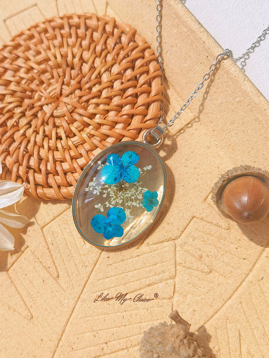Resin Pendant Necklace With Blue Hydrangea Dried Flowers