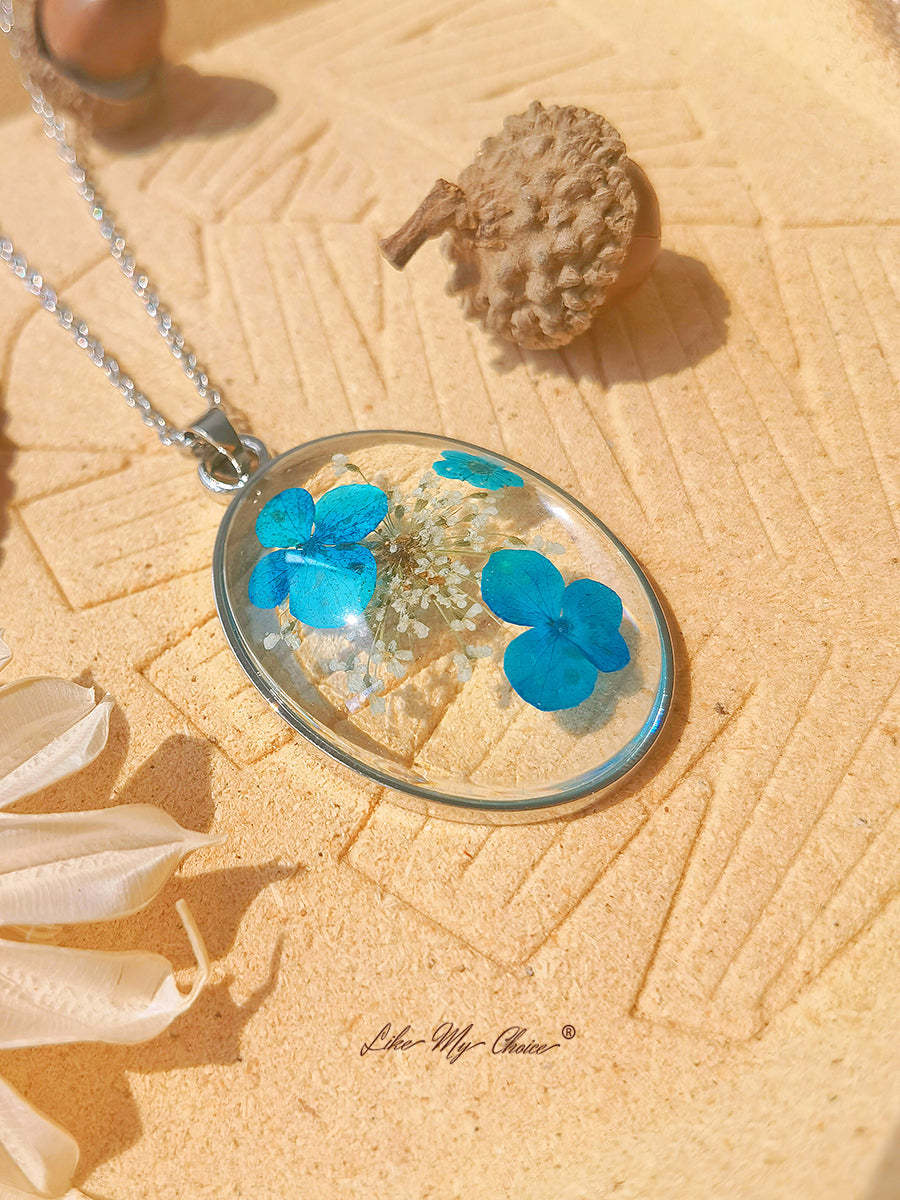Resin Pendant Necklace With Blue Hydrangea Dried Flowers