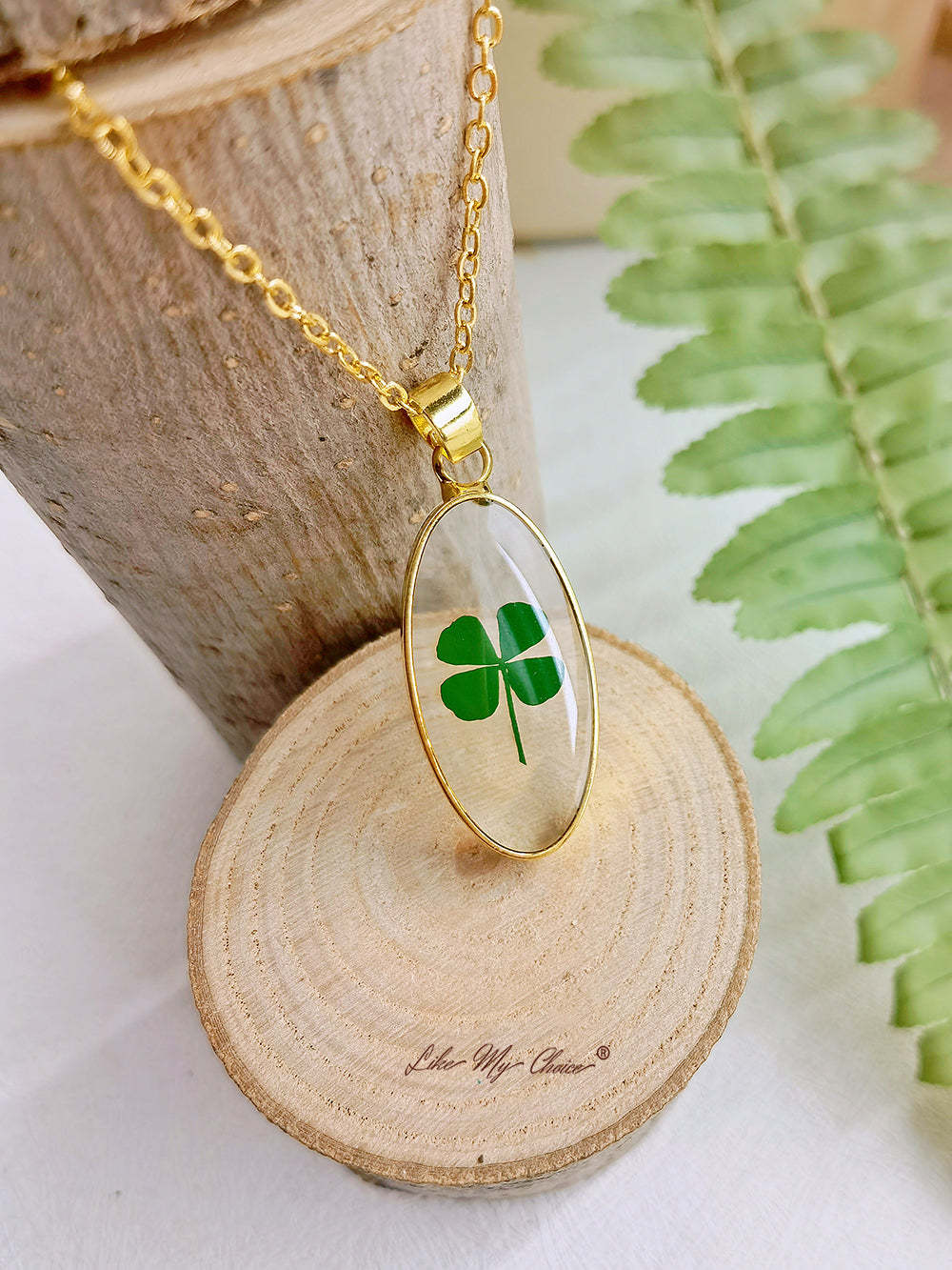 Natural Clover Resin Botanical Pendant Oval Necklace