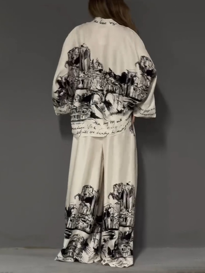 Camisa de satén con estampado arquitectónico