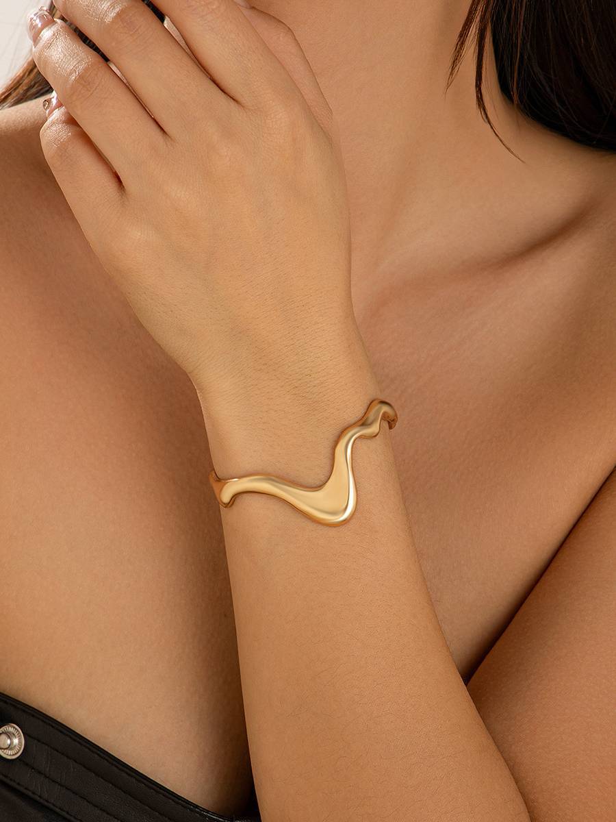Minimalist Streamlined Necklace And Bracelet