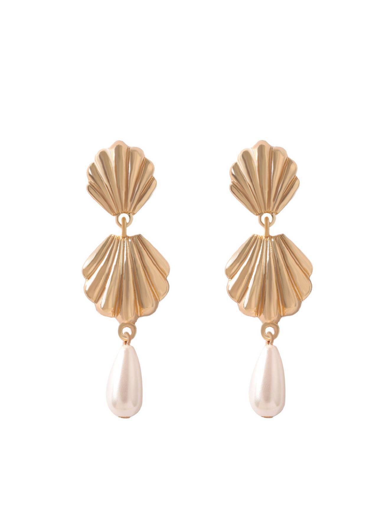 Shell Pearl Earrings