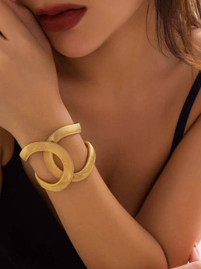 Minimalist Curve Bracelet